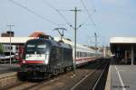 ES64U2-034 mit einem IC am 4.7.2010 in Hannover HBF.