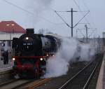 042 096-8 am 19.02.2011 bei der Ausfahrt des Hannover Hbf.Am Ende des Zuges schob die 202 453-7 der WFL.Nchster Halt des Zuges war Minden.