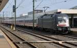 ES 64 U2 - 030 bespannte am 23.08.11 den IC 2082, fotografiert im Hbf Hannover.