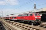 218 455-5 wartet im Hauptbahnhof Hannover auf die Ausfahrt nach Halle (Saale).