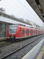 424 505-6 und ihre Schwester verlassen hier Hannover Hbf in Richtung Celle am 19.08.2013.