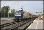 RBH 145072-5 durchfährt hier am 18.10.2023 um 9.41 Uhr mit einem Autotransportzug den Bahnhof Hasbergen in Richtung Osnabrück.