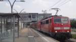 111 099 zieht ihren Regionalzug nach Frankfurt aus Heidelberg Hbf. Hinten dem Steuerwagen schiebt 111 086. Juli 2014.