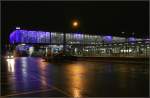 Blaulicht im Bahnhof -    Der Heidelberger Hauptbahnhof von hinten bei Nacht.