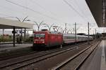 Am 02.10.2017 durchfährt 101 066 mit einem umgeleiteten IC den Hauptbahnhof Heidelberg in Richtung Bruchsal.