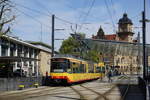 Heilbronn Hauptbahnhof mit der Stadtbahn und dem Turm des ehemaligen Postamtes. 12.04.2017