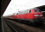 218 481-0 wartet am 28.10.2009, auf Gleis 2 in Heilbronn Hbf, auf ihre Abfahrt als RE 4836 nach Mannheim Hbf.