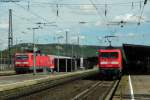 06.09.2011: Rechts die 143 802-7 mit dem RE 4934 (Stuttgart-Wrzburg), links die 143 645-0 mit der RB 39925 (Heilbronn-Stuttgart).