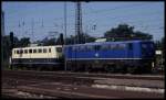 Betriebspause für die blaue 110171 und die beigefarbene 110115 am 17.8.1989 im  HBF Heilbronn.