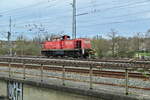 Aus dem Rangierbahnhof kommt die 294 695 übern Neckar in Richtung Heilbronn Hbf gefahren am Donnerstag den 23.3.2023