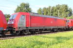 Irgendwie passend - 185 329-1 DB green cargo am grünen Bahnsteig in Hochstadt/ Marktzeuln am 28.08.2017.