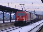 185-244 am 27.01.10 gegen 15:45 mit einem Containerzug auf Gleis 4 in Homburg (S)