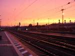 Kaiserslautern Hbf am 04.09.2011 bei Sonnenuntergang mit blick auf Gleis 42 