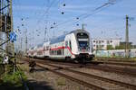 Ein IC2 verlässt Karlsruhe Hbf als IC2067 zur Fahrt nach Nürnberg Hbf.