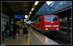 111 045 ist gerade im Karlsruher Hauptbahnhof angekommen.