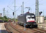 MRCE Dispotaurus ES 64 U2 - 036, alias 182 536, rangierte am 23.05.2011 im Karlsruher Hbf.