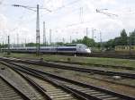 Der franzsische TGV am 25.07.2011 bei der Einfahrt in den Karlsruher Hauptbahnhof.
Nach einem kurzem Stop geht es weiter in Richtung Paris Est.