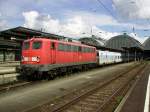 Am 10.09.2010 ist 110 236-7 mit ihrem Talgo-Nachtzug am Haken gerade in den Hauptbahnhof der Fcherstadt Karlsruhe eingefahren.