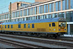 Blick auf Messsteuerwagen  Dienst mzf 721.2  (99 80 93-60 009-1 D-DB) der DB Netz AG, der in einem Messzug mit 120 160-7 der DB Netz AG eingereiht und in Karlsruhe Hbf auf Gleis 472 abgestellt ist.