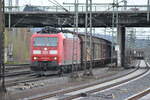 Ein Güterzug der Baureihe 185 hält für kurze Zeit auf Gleis 506 des Kassel-Wilhemshöher Bahnhofes. 185 103-9 12.04.2022