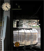 16:23:03 - 

Hinaus auf Gleisvorfeld geht der Blick im Bahnhof Kassel-Wilhelmshöhe zu einem (hoffentlich) abfahrenden Flirt 2-Triebzug.

20.03.2024 (M)