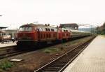 Loks 218 179-0 und 218 126-1 mit IC 737 “Karolinger” Aachen Hauptbahnhof-Kiel Hauptbahnhof auf Kiel Hauptbahnhof am 26-7-1992. Bild und scan: Date Jan de Vries.



