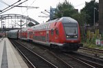 RE70 (RE75729) von Kiel Hauptbahnhof nach Hamburg-Altona wird am Nachmittag des 21.7.2016 bereitgestellt. Schublok war 112 144, außerdem wurde noch 112 179 abgebügelt mitgeführt.