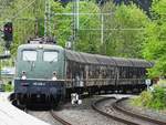 E-LOK 140 438-3 (BAYERNBAHN)MIT GÜTERZUG IM BAHNHOF KIRCHEN/SIEG
Regelmäßig mit Güterzügen auf der SIEGSTRECKE zu sehen-140 438-3 der BAYERNBAHN
durchfährt am 7.5.2019 mit Güterzug den Bahnhof KIRCHEN/SIEG,Stadt der
JUNG-LOKOMOTIVEN......ö