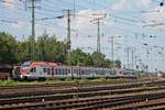 Nachschuss auf VIAS ET 406 A (428 140-8), als dieser am Mittag des 22.06.2019 zusammen mit VIAS ET 412 A (428 146-5) auf dem Weg nach Neuwied waren und hier am Rangierbahnhof von Koblenz Lützel in Richtung Rechter Rheinseite vorbei fuhren.