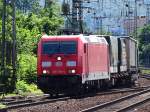 185 346 passiert am 14.06.2015 um 14:33 Uhr den Bahnhof Koblenz Lützel rheinabwärts mit einem Güterzug.