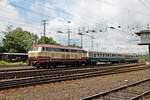 Ausfahrt am 18.06.2016 von NeSa 218 105-5 zusammen mit dem Pendelzug (Koblenz Lützel Museum - Koblenz Hbf - Koblenz Lützel Museum) und der 140 423-5 als Wagenlok am Zugschluss aus dem Rangierbahnhof in Richtung Hauptbahnhof.