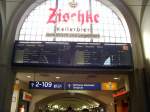 Die groe Anzeigetafel in Koblenz Hbf.