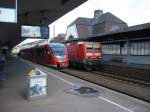 BR 643532-5 + 643 032-6 als Regionalbahn nach Boppard Hbhf (linke Rheinseite) und 143 637-7 mit Regionalbahn nach Mainz Hbhf (Fahrstrecke ber rechte Rheinseite) in Koblenz Hauptbahnhof
Aufnahme: Uwe Wstenhagen 12.03.2008