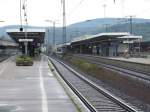 Blick von Nord nach Sd: Hier der Koblenzer Hbf vom Bahnsteig 2/3 aus mit Blick darauf (Standpunkt is vordererster Breich des GLeises 3) und Bahnsteig 4/5/104. Selten, dass er mal wirklich so leer ist, aber es gibt solche Momente. Koblenz, der 20.7.08