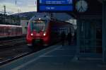 An Gleis 8 im Koblenzer Hbf steht der 442 700  Hatzenport  als RB81 nach Trier Hbf am Abend des 4.3.2014.