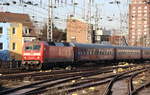 Mit 120 205-0 von DB Regio wird HKX 1802(Köln Hbf - Hamburg Altona) bereitgestellt.