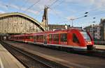 620 028-0 macht sich am Abend 3.7.2017 als RB24 (RB11447)  Eifel-Bahn  von Köln Messe/Deutz nach Philippsheim im Kölner Hauptbahnhof auf den Weg.