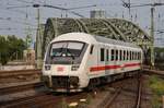 IC2213 von Ostseebad Binz nach Stuttgart Hauptbahnhof erreicht am 16.8.2017 den Kölner Hauptbahnhof.