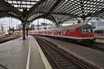 RE9 (RE11591)  Rhein-Sieg-Express  von Köln Hauptbahnhof nach Siegen macht sich am 2.7.2017 im Startbahnhof auf den Weg.