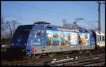 101083 Werbelok Ice Age fährt hier am 9.12.2001 um 11.03 Uhr mit dem IR 2217 nach Seebrugg in Köln HBF ein.