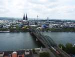 HAUPTBAHNHOF/HOHENZOLLERNBRÜCKE KÖLN/RHEIN
Aufgenommen am 2.5.2019 von der Aussichtsetage im Triangel-Hochhaus in KÖLN-DEUTZ....