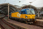 193 766 mit Nightjet NJ420 bei der Ausfahrt in Köln Hbf, Juli 2021.