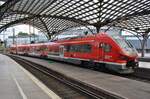 633 046-7 durchfährt am 19.06.2021 als Leerzug den Kölner Hauptbahnhof in Richtung Osten.