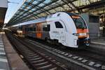 462 061-3 steht am 20.06.2021 als RE1 (RE26808)  Nordrhein-Westfalen-Express  von Hamm(Westf) Hauptbahnhof nach Aachen Hauptbahnhof im Kölner Hauptbahnhof.