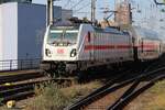 147 568-0 mit IC-Doppelstockwagengarnitur bei der Einfahrt in den Kölner Hauptbahnhof am 08.03.2025