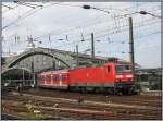 143 583 fhrt am 16.09.2007 an der Spitze von S6 nach Essen Hbf aus dem Klner Hbf. 