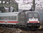 ES 64 U2 034 im ICE Ersatzverkehr zwischen Bonn und Hamm in Kln Hbf.