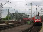 146 010 fhrt am 31.05.2006 mit einem Regionalzug in Kln Hbf ein.