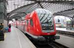 Nachschuss auf einen Dosto Steuerwagen bei der Ausfahrt als RE1 nach Paderborn am 21.12.13 im Kölner Hbf.