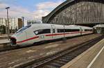 407 503-2 steht am 2.7.2017 als ICE911 von Köln Hauptbahnhof nach Frankfurt(Main) Hauptbahnhof im Kölner Hauptbahnhof bereit. 